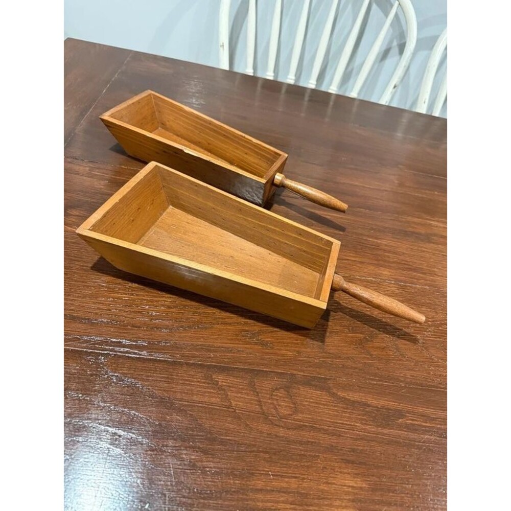 Vintage Wooden Grain Scoop Pair Graduated Sizes Rustic Farmhouse Dry Goods Scoop